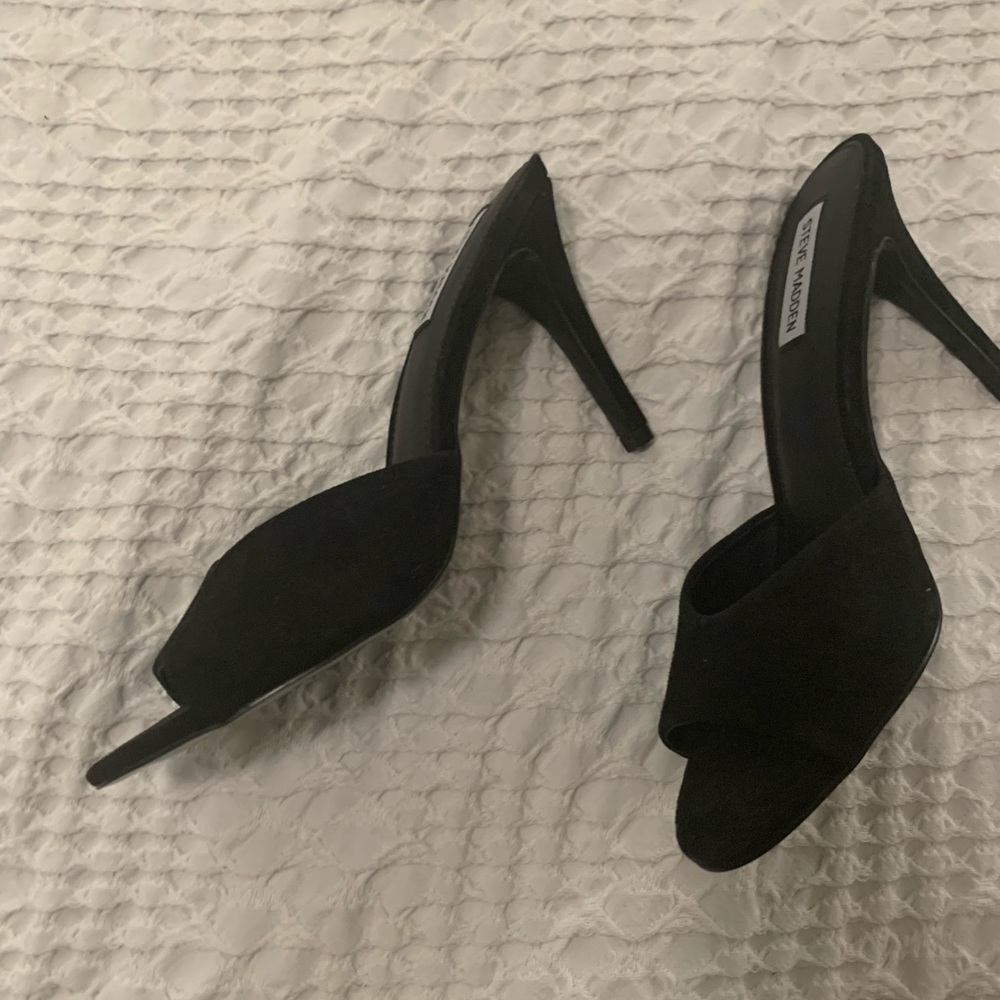 Steve Madden New In Box Never been worn Kitten Heel Slip ons.